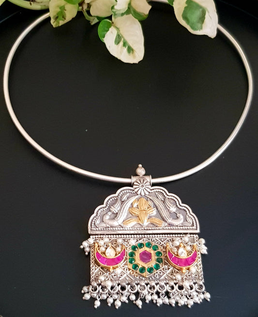 Silver finish pipe hasli (necklace),with a big pendant with jaali design with pachi kundan work