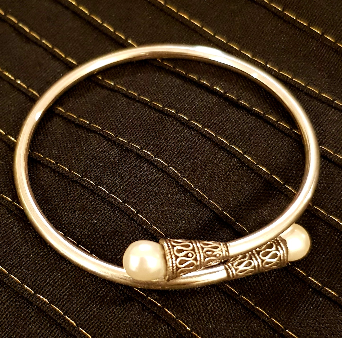 'Pearly gates' silver bangle