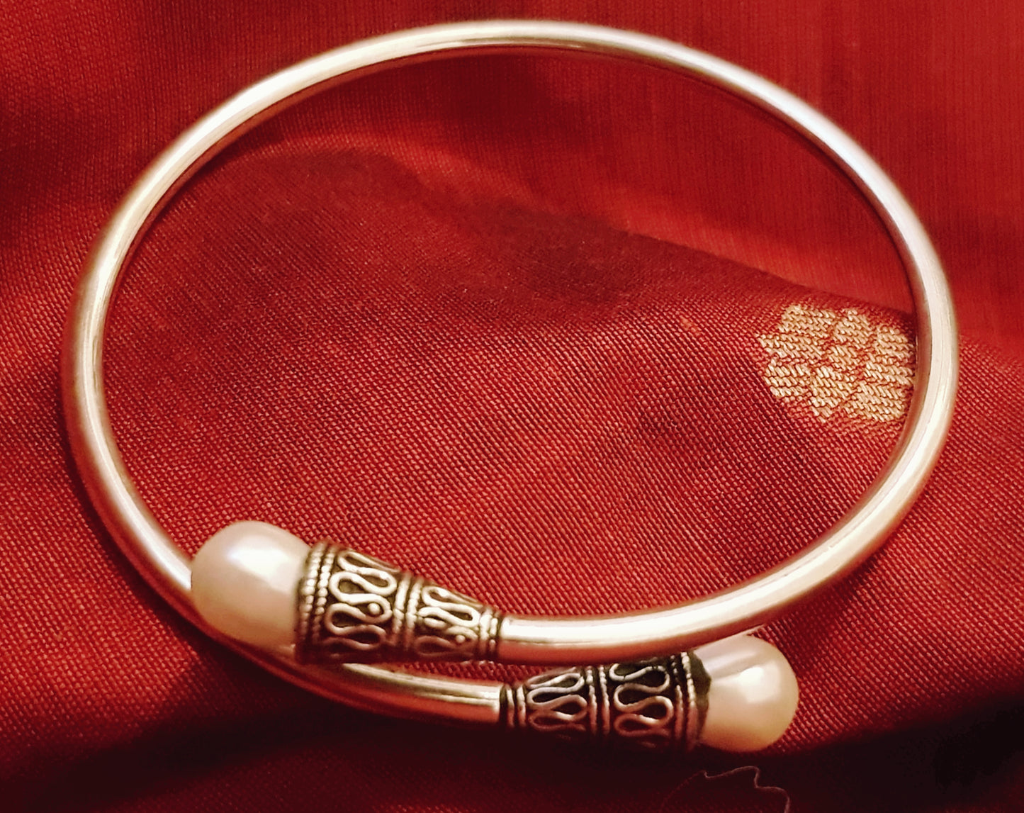 'Pearly gates' silver bangle