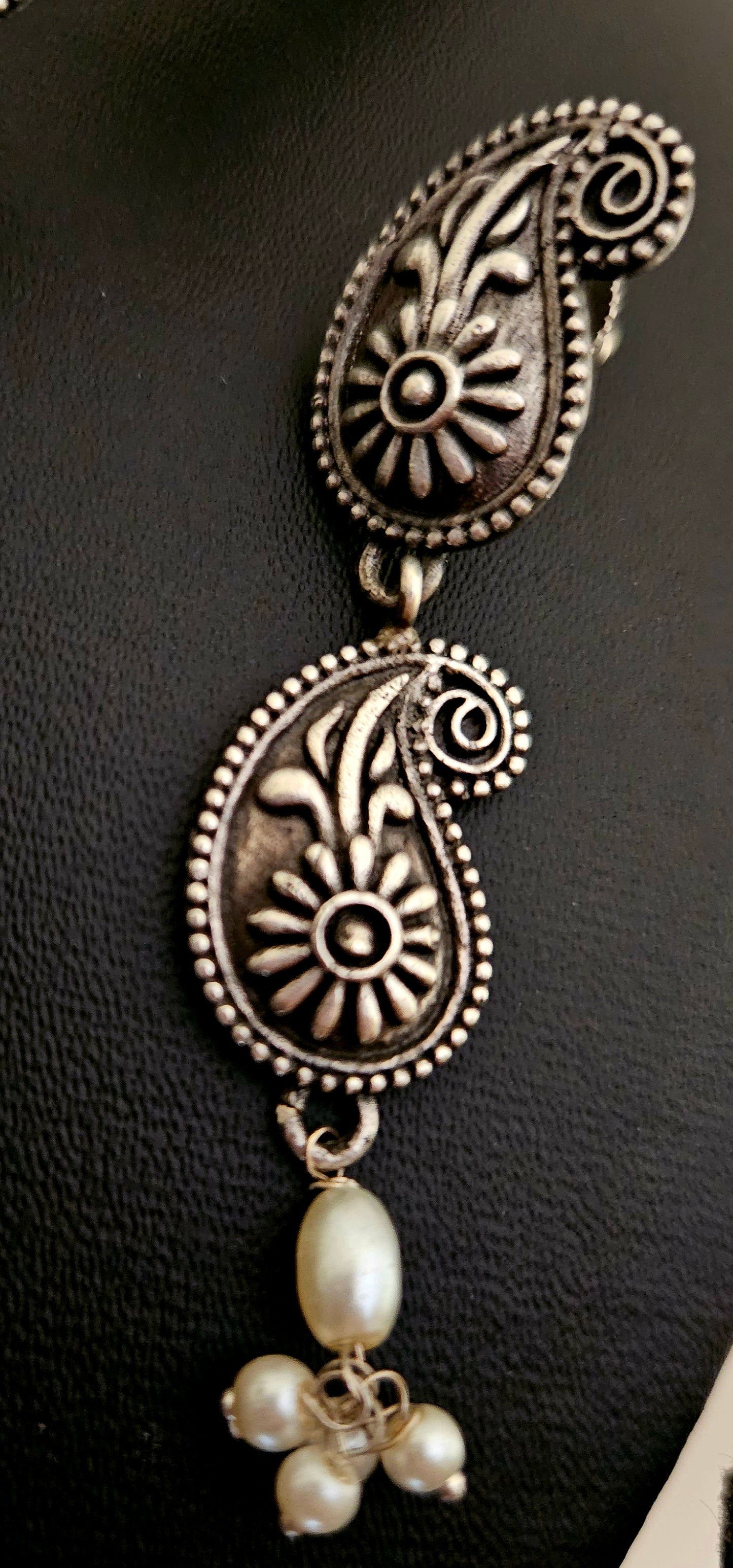 Silver finish hasli set with peach hand-painted pendant, matching earrings