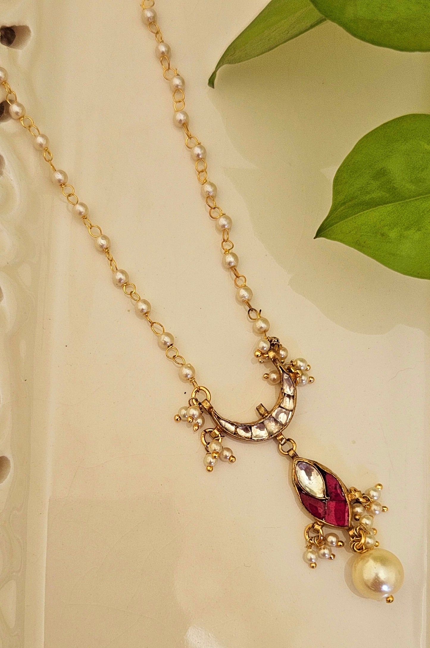 Necklace with pearl chain and kundan pendant (4 designs)