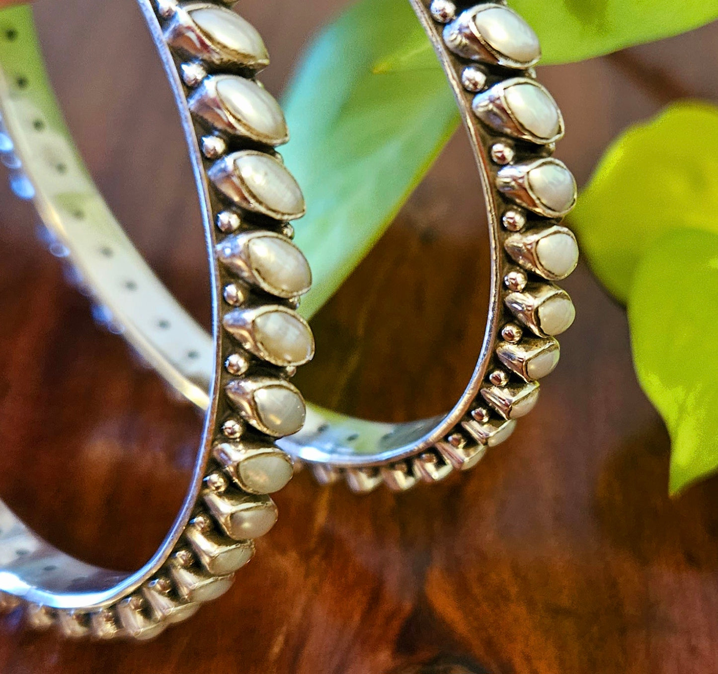 Bangles/Karas in silver with pearls mount in leaf shape (2 pcs),size 2.4,2.6,2.8