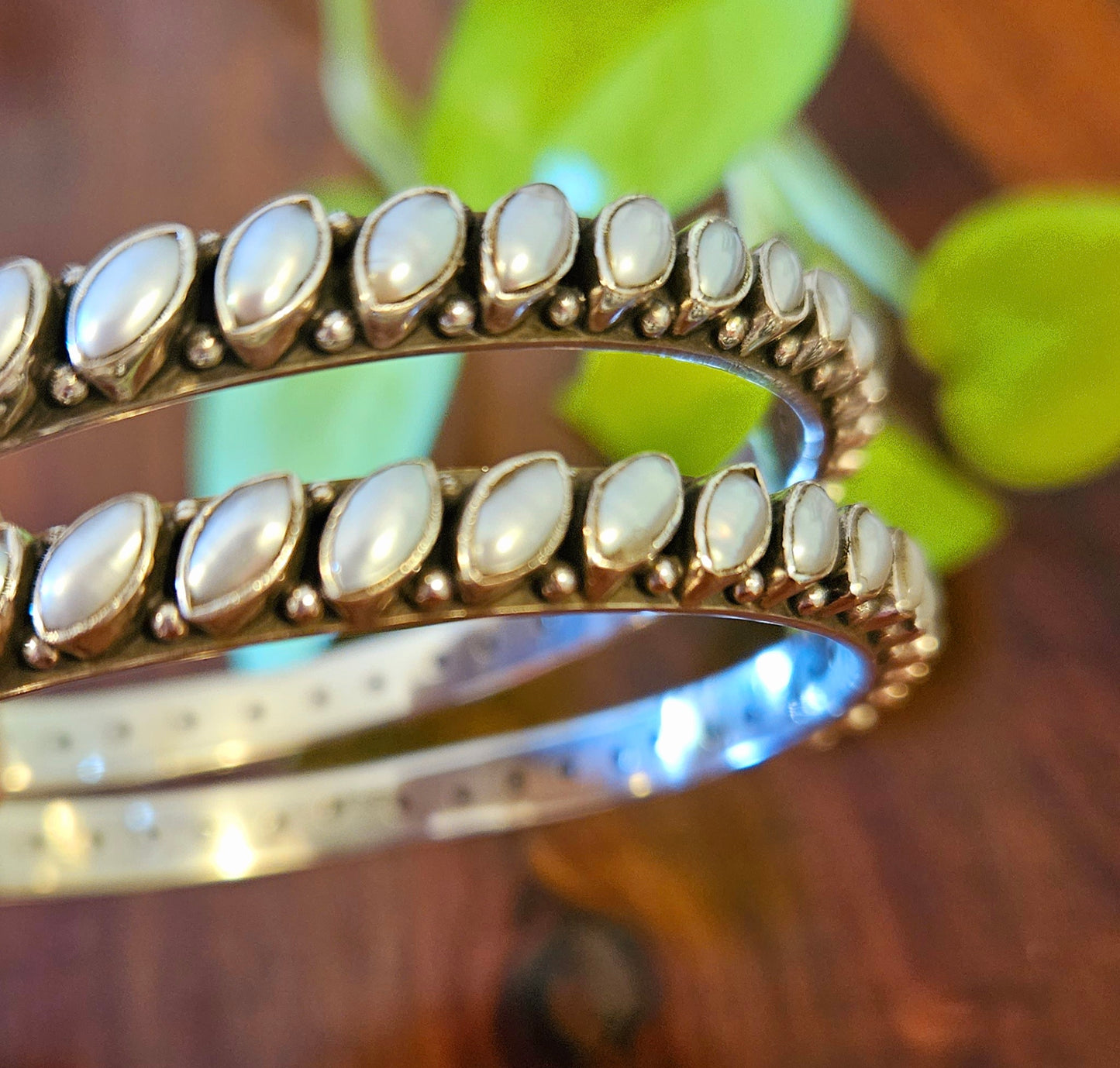 Bangles/Karas in silver with pearls mount in leaf shape (2 pcs),size 2.4,2.6,2.8