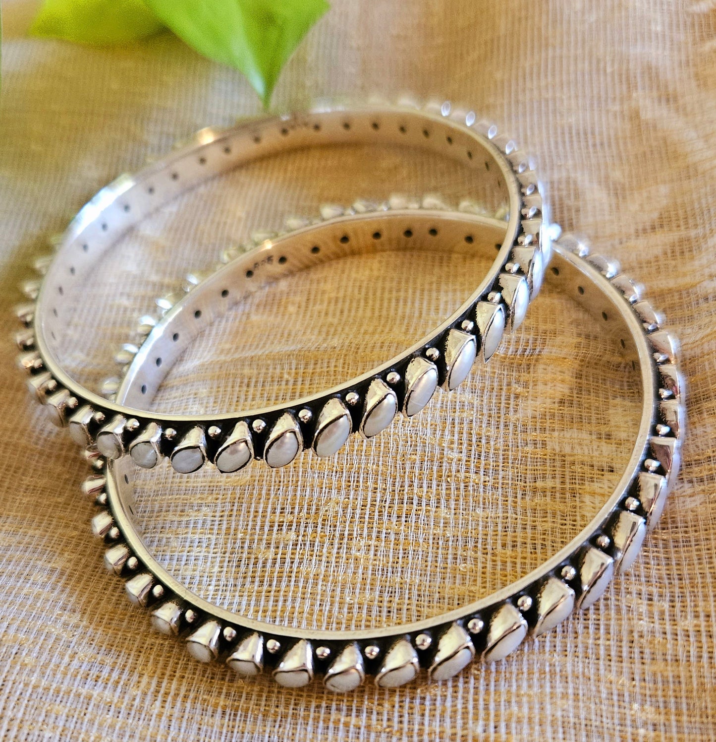 Bangles/Karas in silver with pearls mount in leaf shape (2 pcs),size 2.4,2.6,2.8