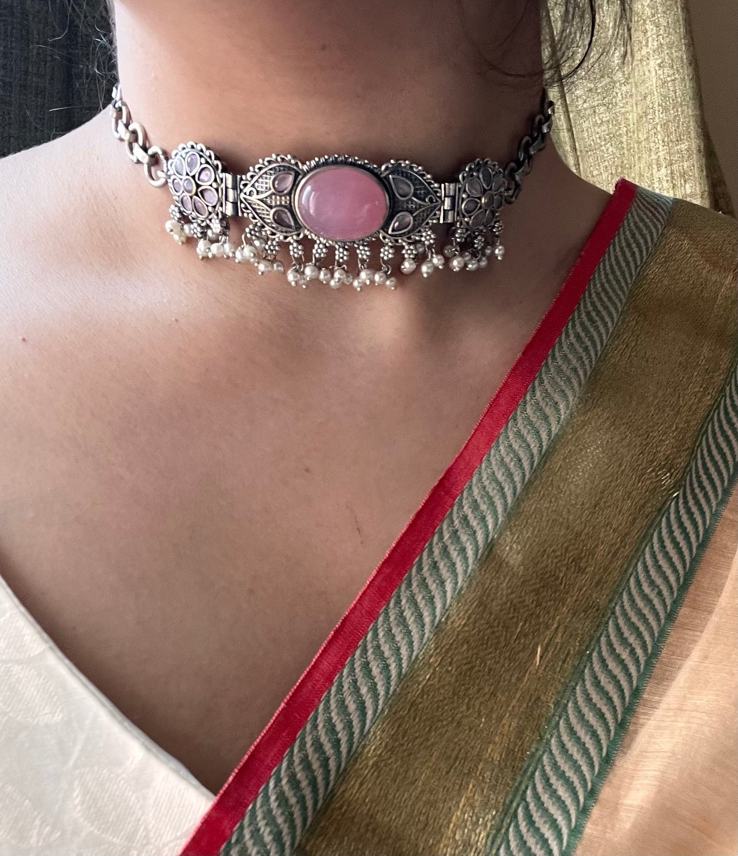 Choker necklace with pink stone