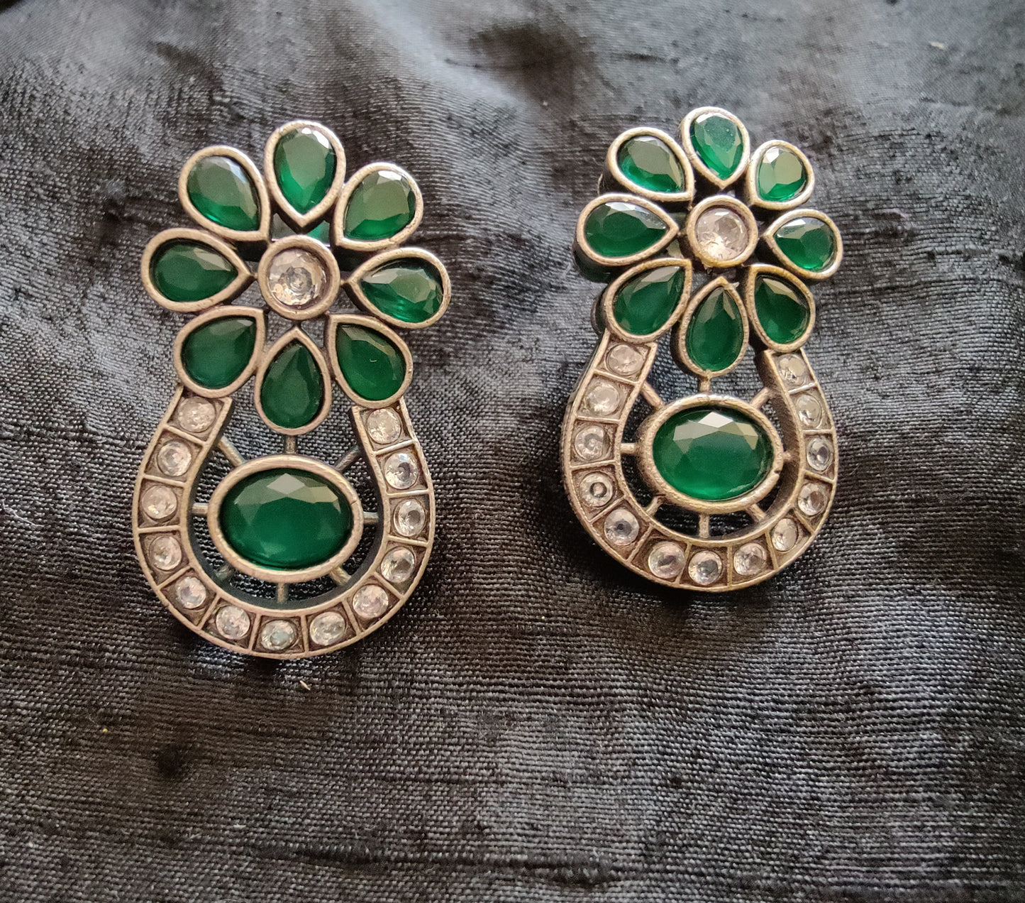 Emerald green/yellow necklace and earrings set