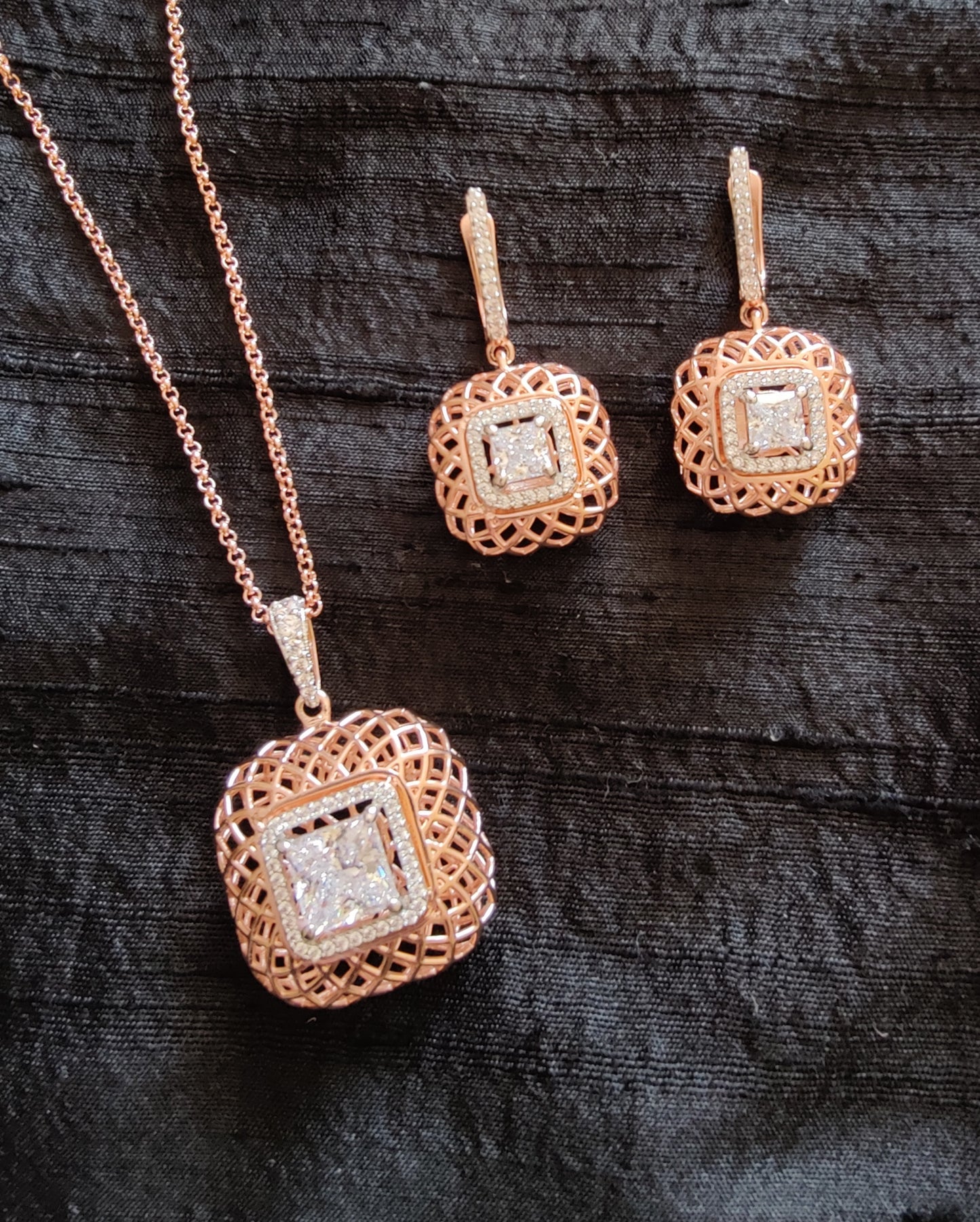 Elegant rose gold pendant and earrings set