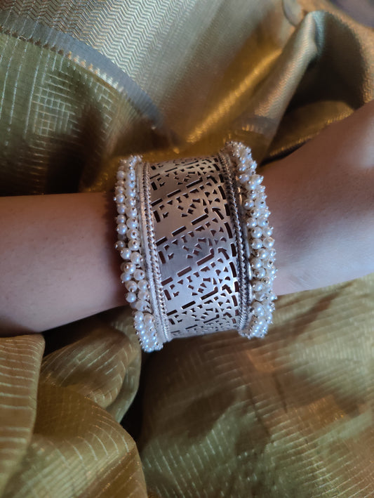 Silver finish kada (bangle) with pearl bead clusters (1 pc)